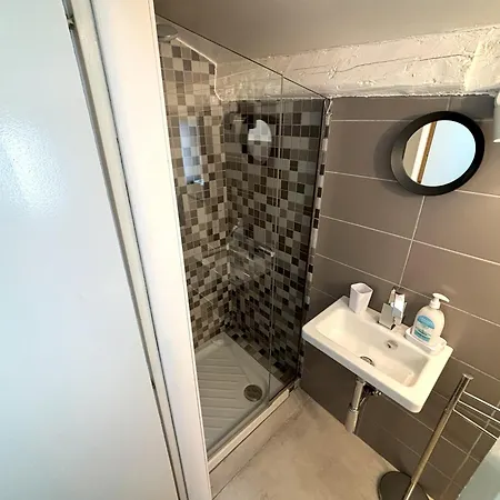 Interno 24 *